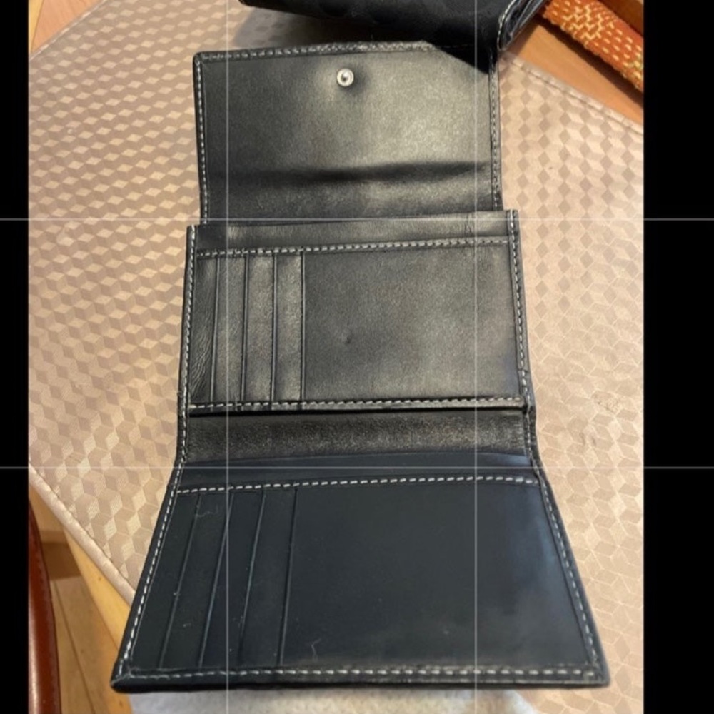 Coach Wallet Authentic - Picture 2 of 2